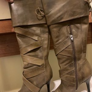 Green vintage boots worn only once size 7.5